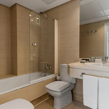 3 Bedroom In Location Μαρμπέλλα