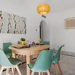 3 Bedroom In Location *
