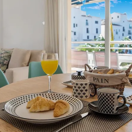 Apartment 3 Bedroom In Location *