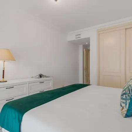 Apartment 3 Bedroom In Location Marbella