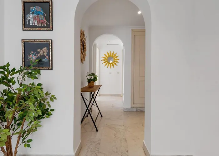Apartment 3 Bedroom In Location