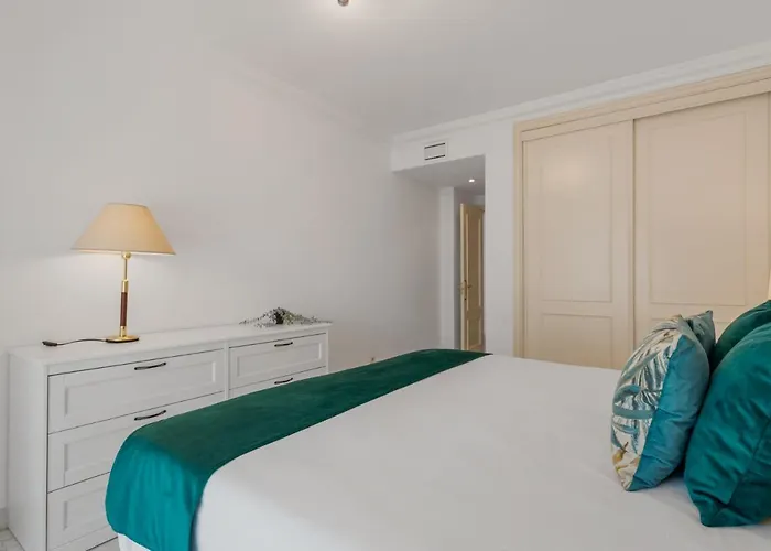 Apartment 3 Bedroom In Location Marbella