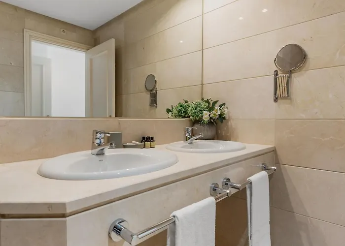 Apartment 3 Bedroom In Location